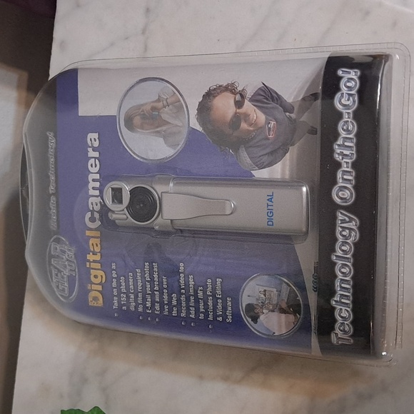 Digital Camera - Picture 3 of 3